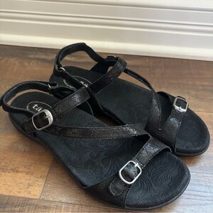 Taos Beauty 2 Black Shimmer  Printed Leather Adjustable Sandals Womens Size 10